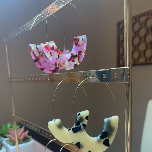 2/$20 Pink Half Hoop Acrylic Earrings Trendy - Picture 2 of 4